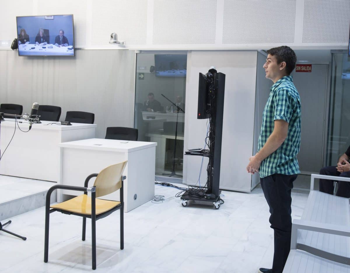 Remove Soviet Programer Spanish court backs extradition of Russian programmer to US - Talk-N ...